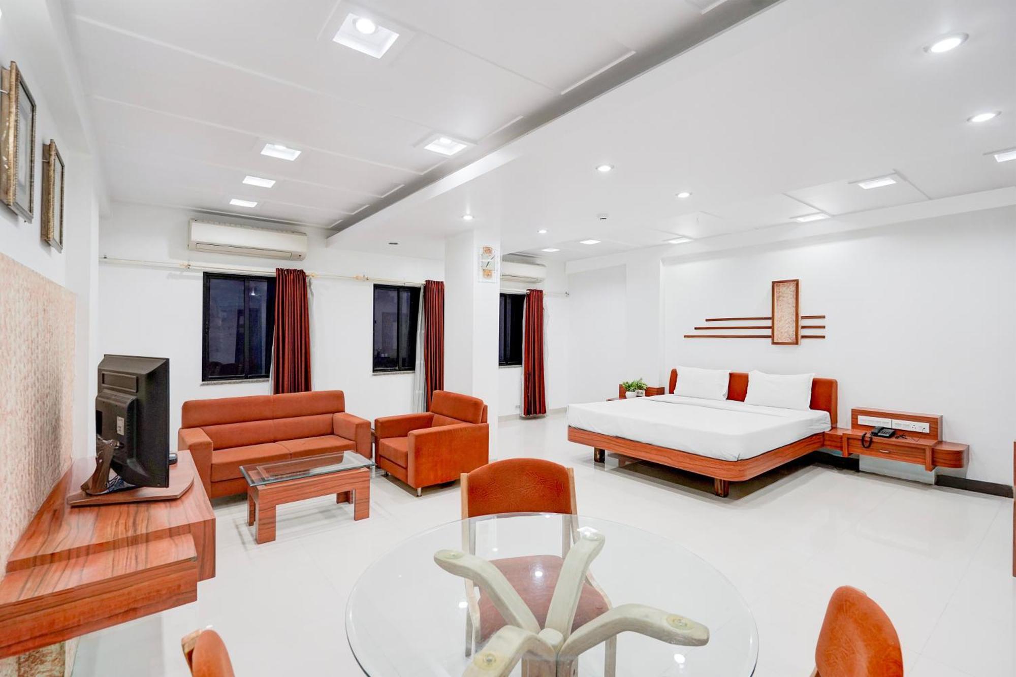 Super Townhouse Mg Road Porbandar Formerly Hotel Harmony エクステリア 写真