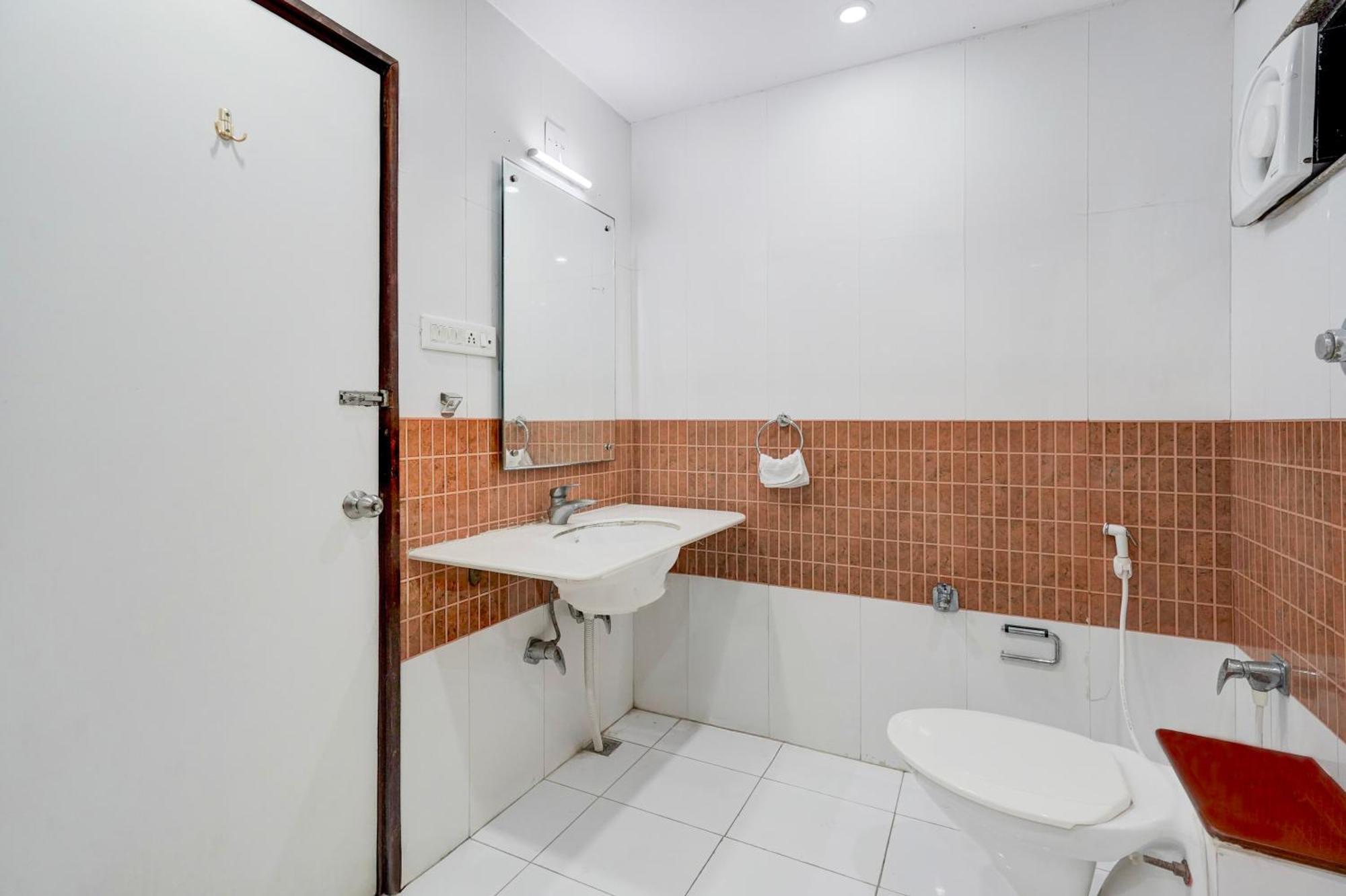 Super Townhouse Mg Road Porbandar Formerly Hotel Harmony エクステリア 写真