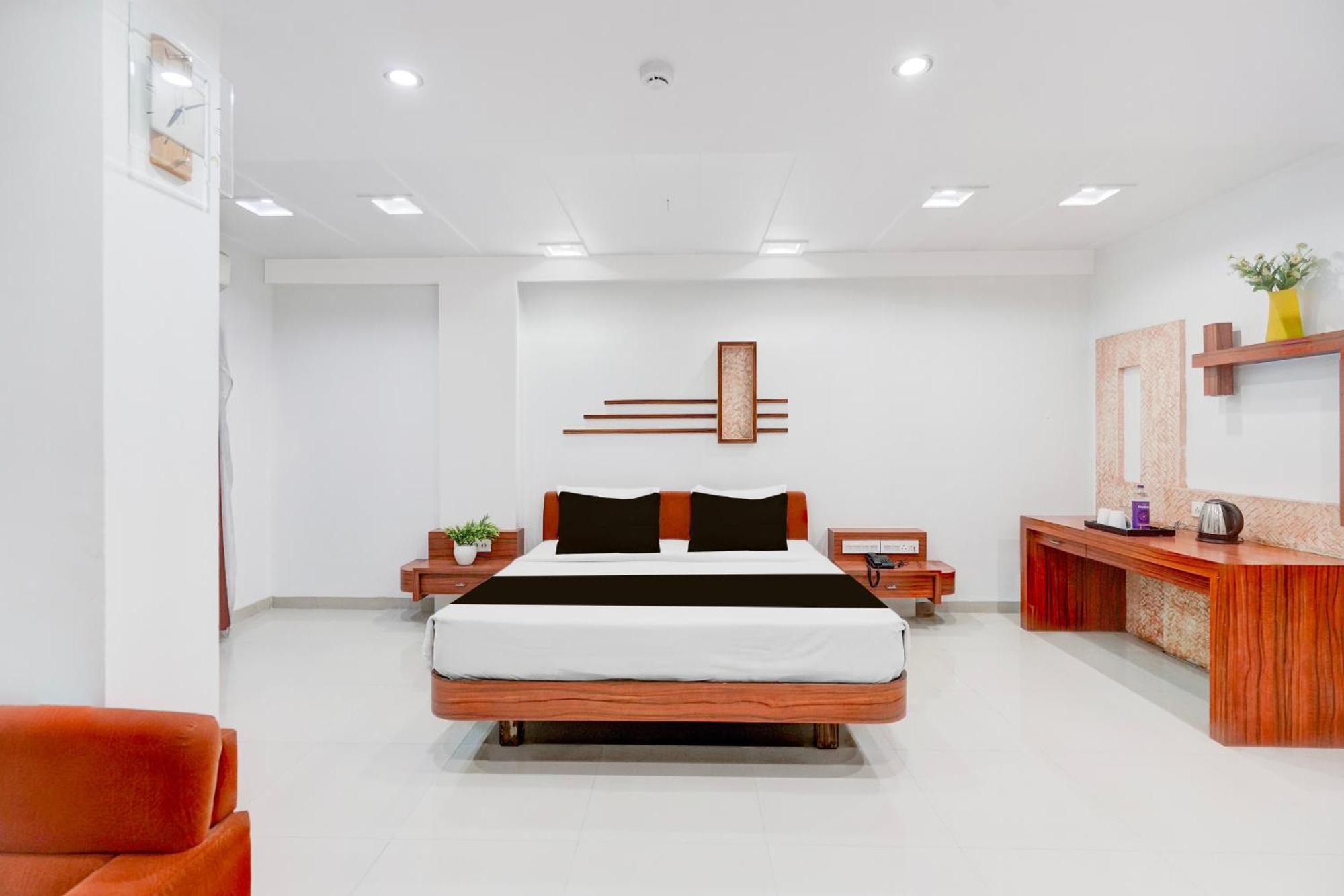 Super Townhouse Mg Road Porbandar Formerly Hotel Harmony エクステリア 写真